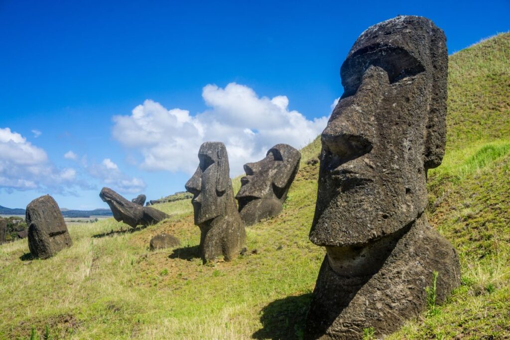 Moai statues